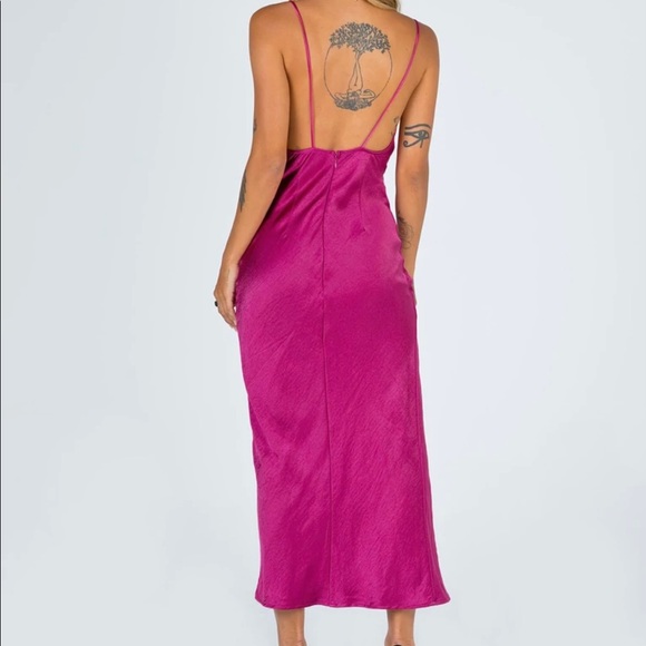 Princess Polly magenta dress - Picture 2 of 3